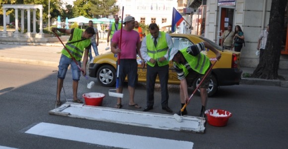 Маркиране на пешеходни пътеки