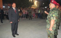 Миков, Съединение