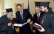 председателят на Народното събрание Михаил Миков се срещна с игумена на Зографския манастир Негово Високопреподобие архимандрит Амвросий. В разговора участва и председателят на Комисията по вероизповеданията и парламентарна етика Пламен Славов. 1 ноември 2013
