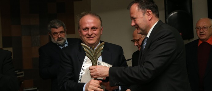 Михаил Миков връчи голямата награда на Международната филателна изложба „Балканфила 2014“ на Атадан Тунаджь от Турция - 6 април