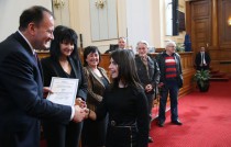 Михаил Миков връчи грамоти и награди на победителите в ученическия конкурс за есе на тема „Екзарх Антим І – хранител на вярата и строител на държавността“ - 31 март 2014 г.