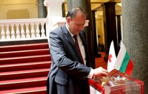 Дарителска акция под надслов „Нека да помогнем заедно на пострадалите от наводненията!” организираха Народното събрание и Българският червен кръст - 25 юни 2014 г.