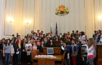 Лауреати от четвъртото издание на проекта „Народните будители и аз” бяха гости на Народното събрание - 17 юни 2014 г.