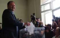 Председателят на БСП Михаил Миков даде своя глас на парламентарните избори в столичното 41 ОУ „Патриарх Евтимий” - 5 октомври 2014 г.