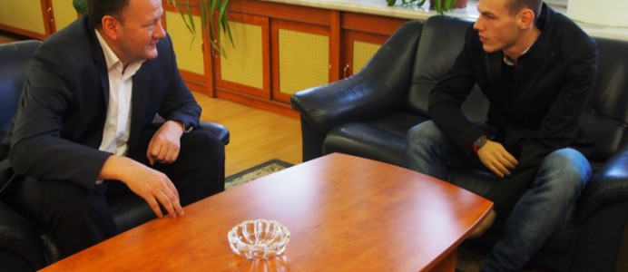 Среща на председателя на БСП Михаил Миков с параолимпиеца Михаил Христов - 23 октомври 2014 г.