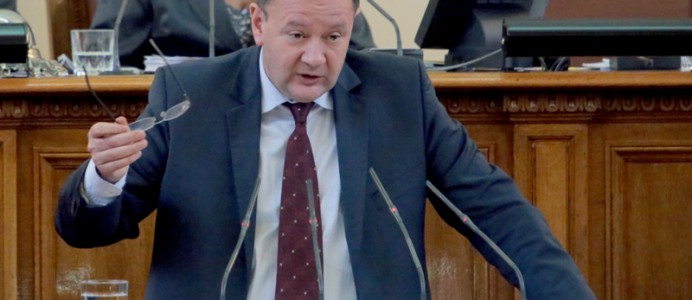 Михаил Миков на парламентарната трибуна - 2014 г.