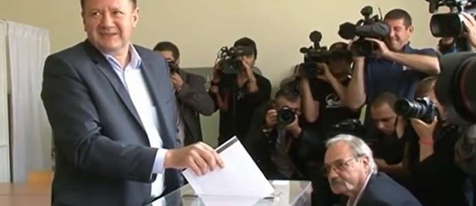 Председателят на БСП Михаил Миков даде своя вот на парламентарните избори в столичното 41 ОУ „Патриарх Евтимий”, район “Триадица” - 5 октомври 2014 г.