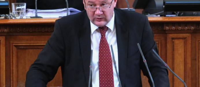 Михаил Миков на парламентарната трибуна - 2014