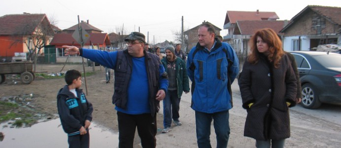 Миков и Йотова в наводнения ромски квартал "Нов път" - 15 март 2015 г.